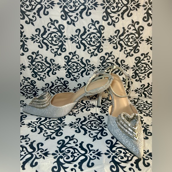 NWOT Rhinestone Stiletto Heel with Three Hearts - Picture 7 of 13